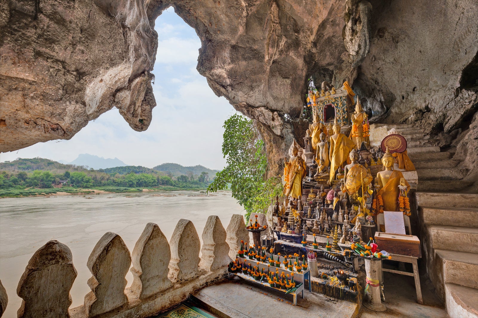 DAY 7: ANCIENT CITY – MEKONG RIVER – PAK OU CAVES 